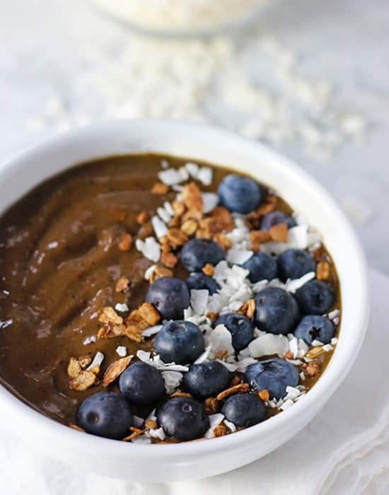 How to Make a Thick Vegan Smoothie Bowl - Veggies Don't Bite