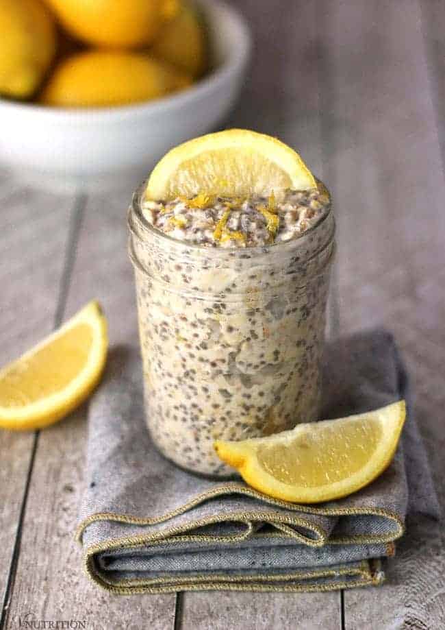 lemon overnight oats in mason jar with lemon slices.