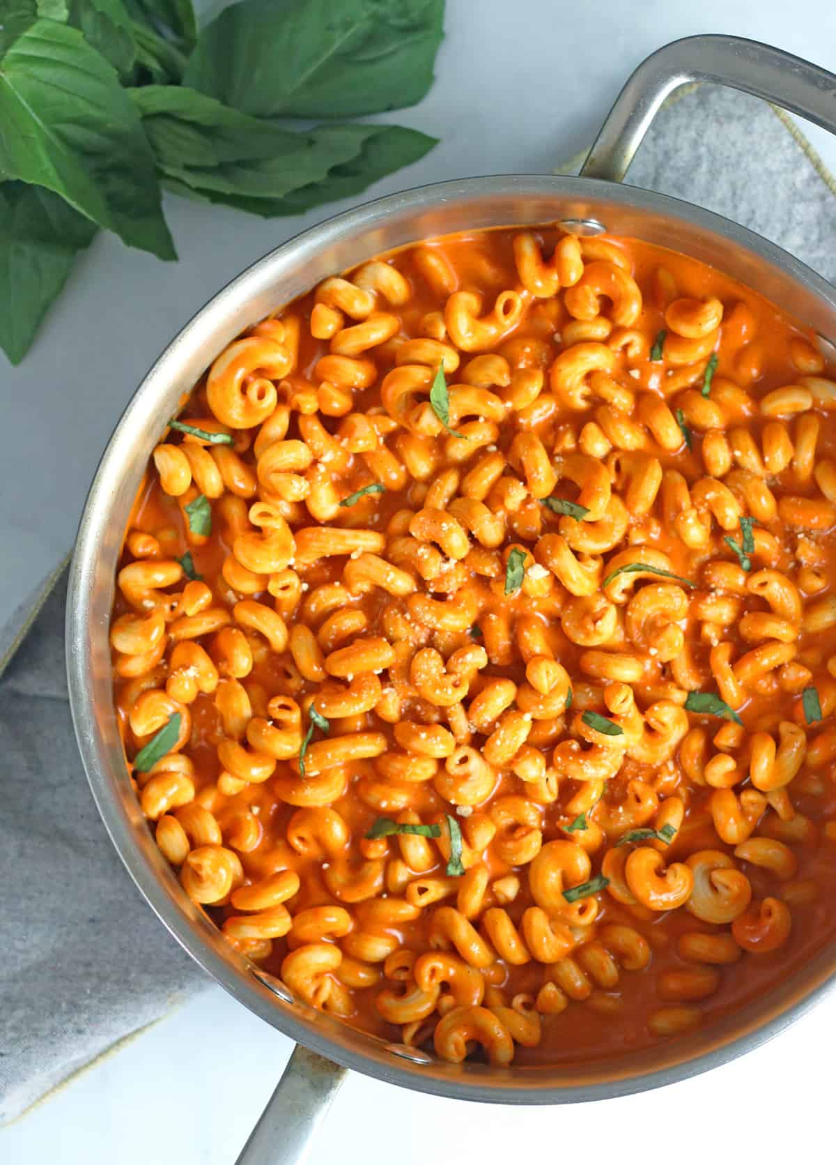 roasted red peppers sauce in large pan.